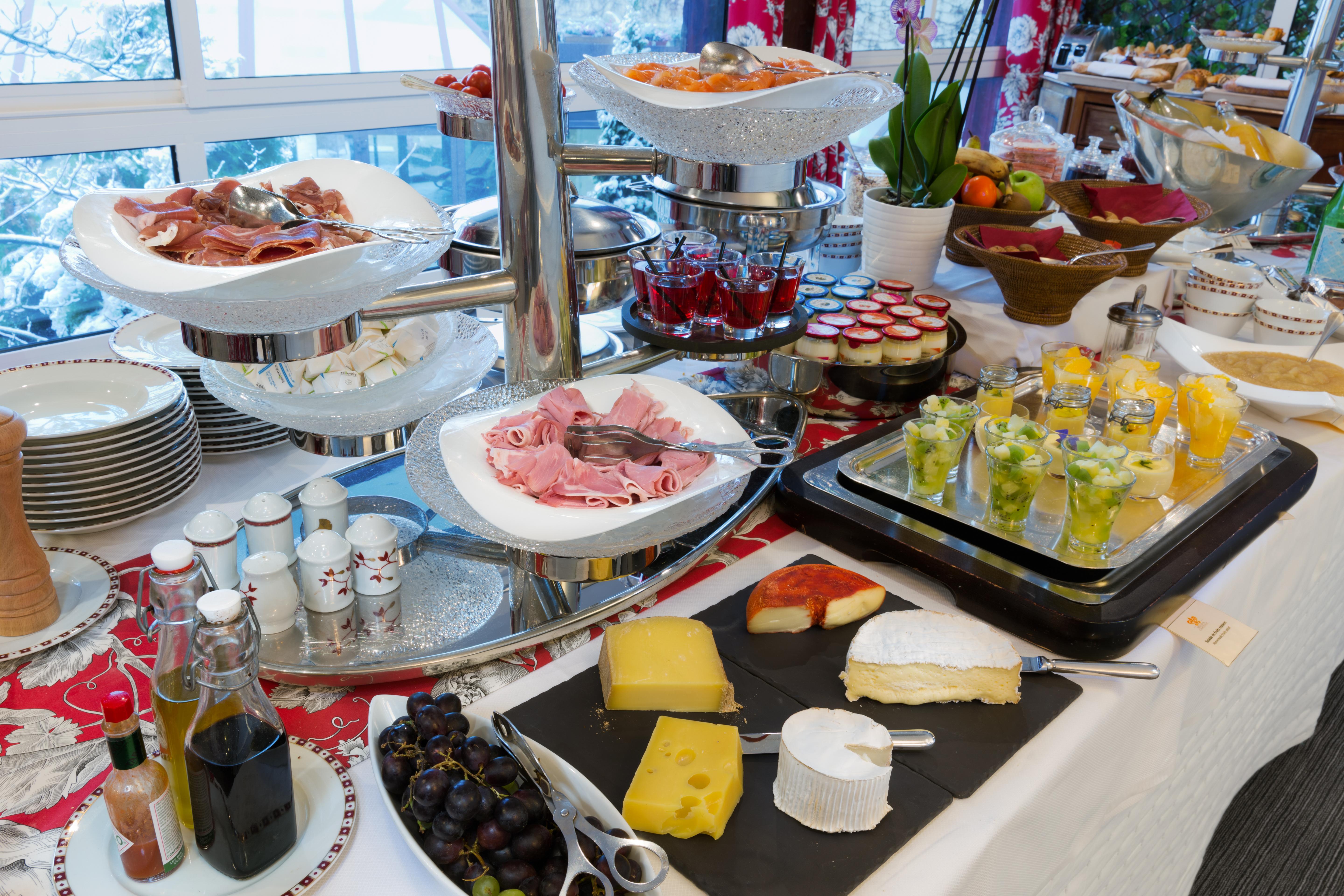 Hostellerie Briqueterie & Spa Champagne Vinay  Dış mekan fotoğraf A buffet